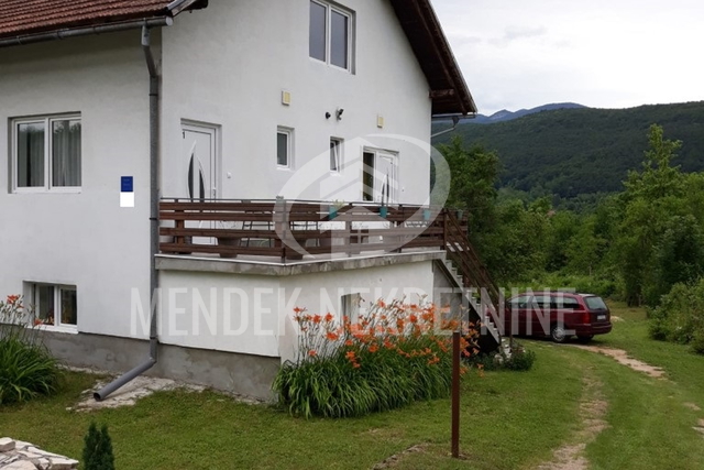 TURISTIČKI KOMPLEKS S VIŠE OBJEKATA PORED PLITVIČKIH JEZERA